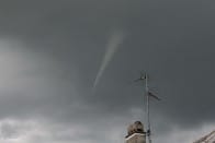 Un tuba a été observé le 30 avril 2012 sur la commune d'Escaudoeuvres, dans le département du Nord. Il s'est développé sous une cellule convective qui ne présentait pas d'activité orageuse. - 30/04/2012 00:00 - Danny C