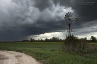 Un tuba a été observé le 5 mai 2012, en cours d'après-midi, sur la commune de Molay, dans le Jura. Il s'est formé en périphérie d'un orage actif, producteur d'une activité électrique importante. - 05/05/2012 15:00 - Nicolas GASCARD