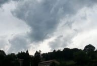 Un tuba a été observé le 21 juin 2012, vers 14h40 locales, dans les environs de la commune de Sainte-Catherine, dans le Rhône. Il s'est formé sous une cellule convective peu active et non orageuse, en marge de puissants orages qui progressaient sur le nord du département du Rhône. - 21/06/2012 14:40 - N BONNE