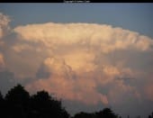 Cumulonimbus pris à Cergy dans le val d'Oise. C'est un nuage pris au nord-est de Cergy après les violents orages de la fin de journée.Orage localisé mais très puissant sur Cergy Préfecture : pluies diluviennes, foudre fréquente mais orage peu mobile. - 06/06/2013 19:00 - Adrien COTEL