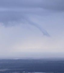 Un tuba a été observé le 21 juillet 2012, vers 18h10 locales, dans les environs de la commune de Seltz, dans le Bas-Rhin. Le phénomène, d'une durée d'environ 4 minutes, a pu être photographié par un témoin depuis la frontière allemande. - 21/07/2012 18:10 - Maximilian Conrad 