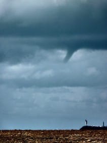 Un tuba a été observé le 6 août 2012, vers 14h30 locales, depuis la commune de Saint-Pierre-d'Oléron, en Charente-Maritime. Le phénomène, d'une durée de 8 minutes (entre 14h29 et 14h37 locales), s'est formé sous une ligne de Cumulus congestus. - 06/08/2012 14:30 - F LEGRAND