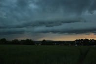 Voici l'arc de la structure orageuse dans l'Yonne, Laroche St Cydroine... - 17/06/2013 20:00 - Raphaël ROTH