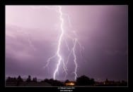 Foudre cette nuit entre Vendée et Deux-Sèvres...
www.cielsauvage.fr - 17/06/2013 01:00 - Thibault CORMIER