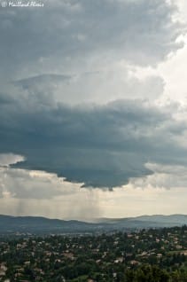 Un peu plus tôt durant cette journée orageuse du 2 Juillet, amorce supercellulaire entre Monts du Lyonnais et Monts du Beaujolais. - 02/07/2013 18:00 - Alexis Maillard
