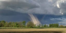 Tornade de Seysses. Photographie prise depuis Saint-Clar-de-Rivière (31) - 29/04/2012 19:10 - N MULLER