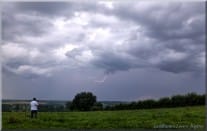 Petit éclair en fin d'orage capturé sur les hauteurs d'Avesnelles (59). - 26/07/2013 06:38 - Guillaume Louÿs-Jupiter