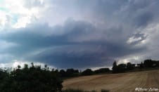 Une autre supercellule en formation dans le secteur d'Aigeperse, vue depuis Vieux-St Sylvestre près de Randan. - 05/08/2013 18:17 - Olivier JULIAN