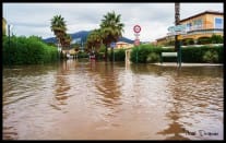 Suite aux fortes pluies de la matinée, on constate les inondations à La Garde. Ici au niveau du chemin de Rabasson. Il y avait environ 20cm d'eau et par endroits c'est même monté à environ 50cm d'eau ! - 08/09/2013 09:52 - Hervé Dermoune