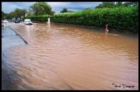 Suite aux fortes pluies de la matinée, on constate les inondations à La Garde. Ici le Chemin de La Planquette est devenu une rivière.. - 08/09/2013 09:34 - Hervé Dermoune