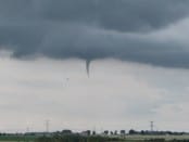 Un tuba a été observé le 14 juin 2011, vers 16h locales, dans les environs de Provins (Seine-et-Marne). Le phénomène, de petite dimension, a pu être photographié par un témoin. - 14/06/2011 16:00 - L BREMONT