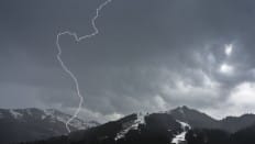 Les Gets 74 Haute-Savoie - Eclair - 23/04/2014 16:55 - Jean-Michel BAUD