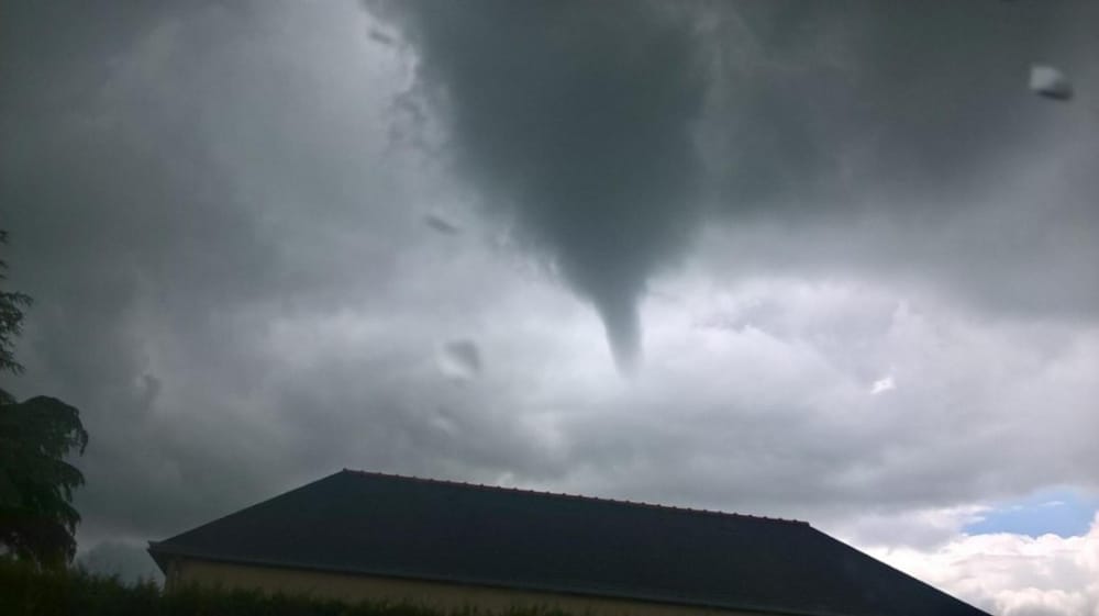 Tuba près de Tiercé en Maine-et-Loire - 16/06/2016 17:00 - ** **