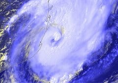 Malgré une saison cyclonique très peu active dans l'Océan Indien, le cyclone Dineo frappe le Mozambique le 15 février