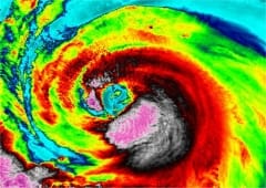 Le typhon Neoguri génère des rafales à plus de 200 km/h sur Okinawa