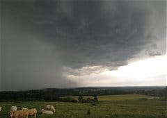 Nouveaux orages forts (supercellules) du nord-ouest au Massif-Central le 25 mai