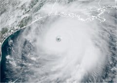 Le puissant ouragan Laura touche terre près de Cameron en Louisiane le 27 août