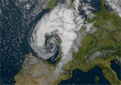 La tempête Miguel, peu commune en juin, provoque de fortes rafales de vent et des orages le 7 juin