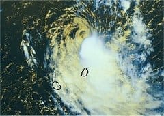Plus de 800 mm de pluie sur le relief de la Réunion au passage de la tempête tropicale Carlos