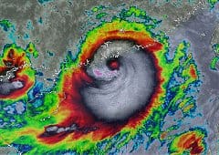 Le typhon Hato frappe violemment Hong Kong, le Guangdong et Macao le 23 août