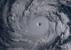 Le typhon Jebi frappe le Japon dans la région d'Osaka avec des rafales à plus de 200 km/h