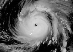 Yutu, cyclone tropical le plus puissant de l'année frappe les îles Mariannes le 24 octobre